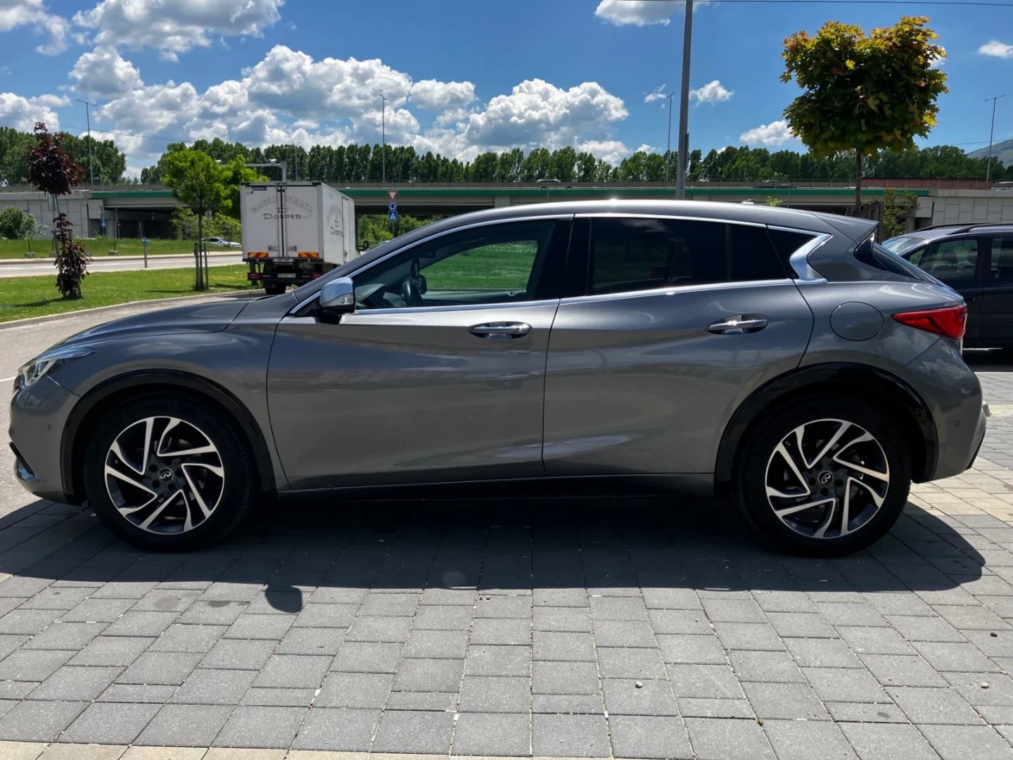 Infiniti Q30 Luxe Tech 1.5 d 109 PS, снимка 5 - Автомобили и джипове - 55825510
