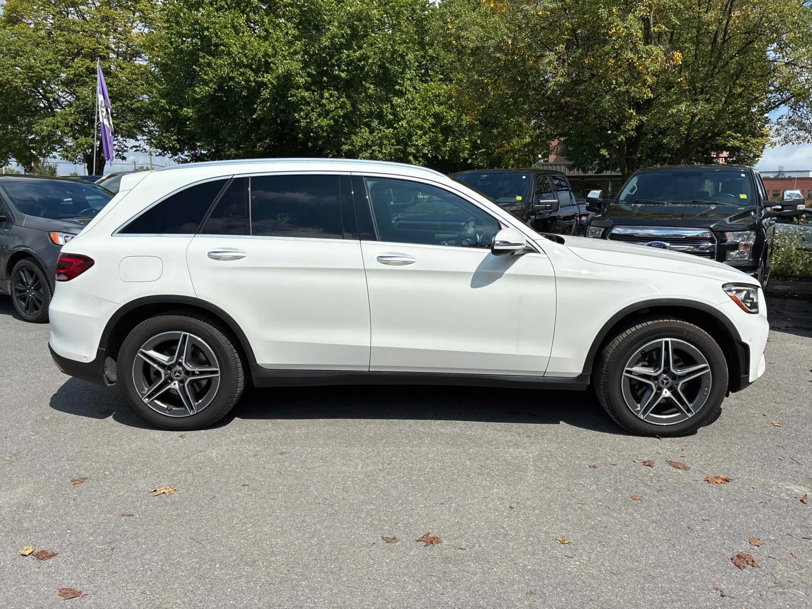Mercedes-Benz GLC 300 * АВТОКРЕДИТ * ГЛАВНО ПРЕДСТАВИТЕЛСТВО * , снимка 4 - Автомобили и джипове - 55843997