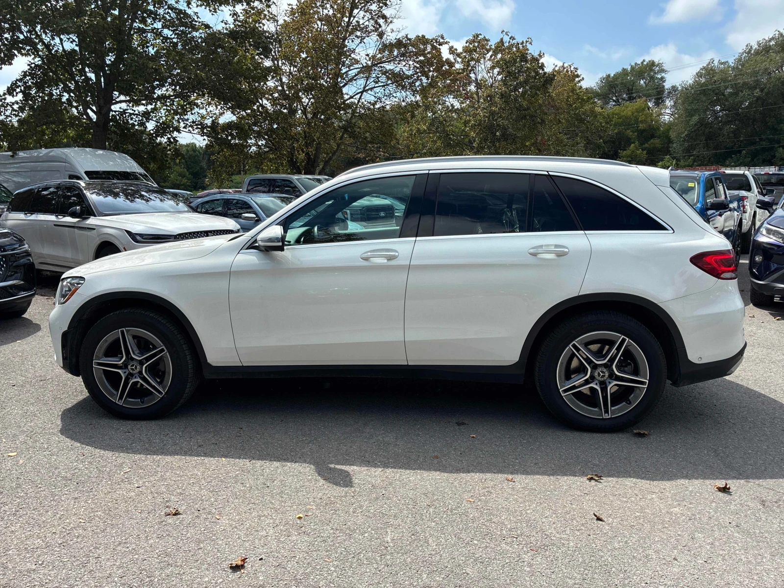 Mercedes-Benz GLC 300 * АВТОКРЕДИТ * ГЛАВНО ПРЕДСТАВИТЕЛСТВО * , снимка 3 - Автомобили и джипове - 55843997