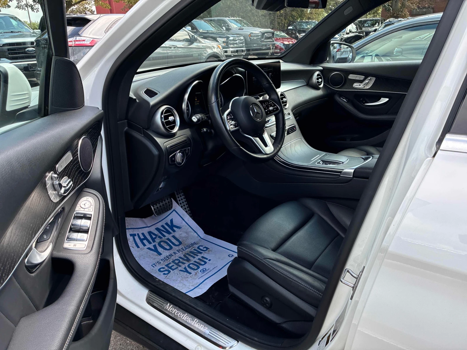 Mercedes-Benz GLC 300 * АВТОКРЕДИТ * ГЛАВНО ПРЕДСТАВИТЕЛСТВО * , снимка 8 - Автомобили и джипове - 55843997