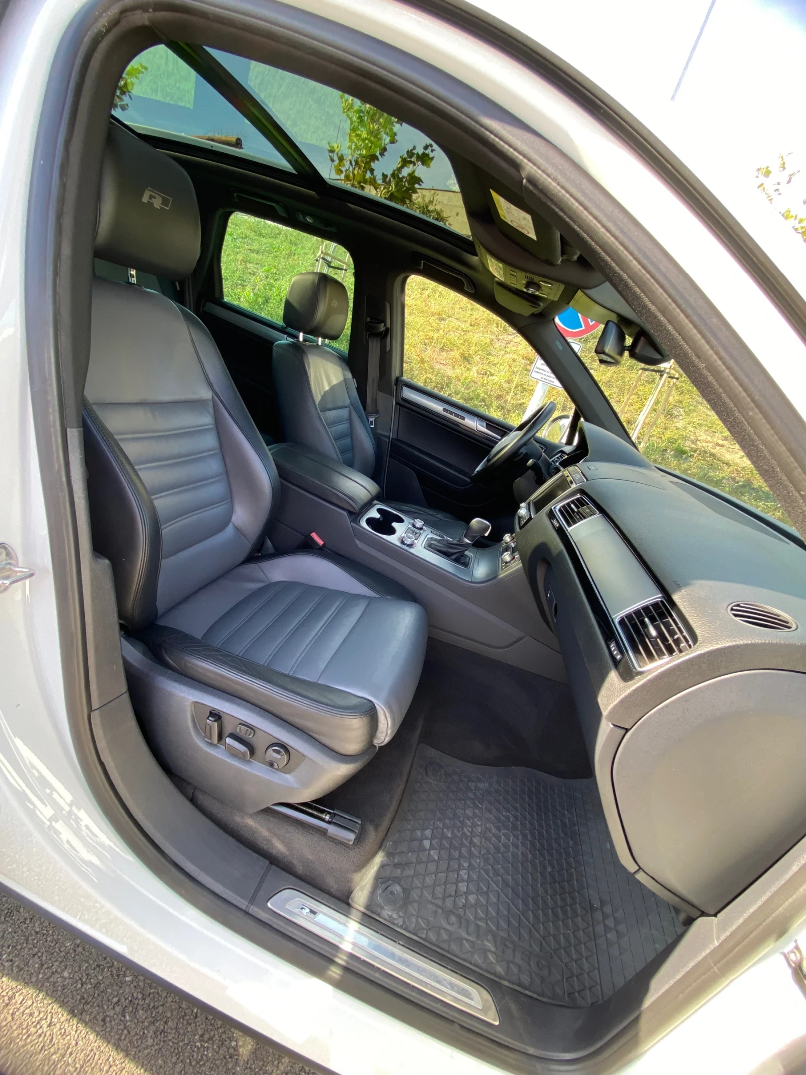 VW Touareg 3.0TDI R line , снимка 8 - Автомобили и джипове - 56650694