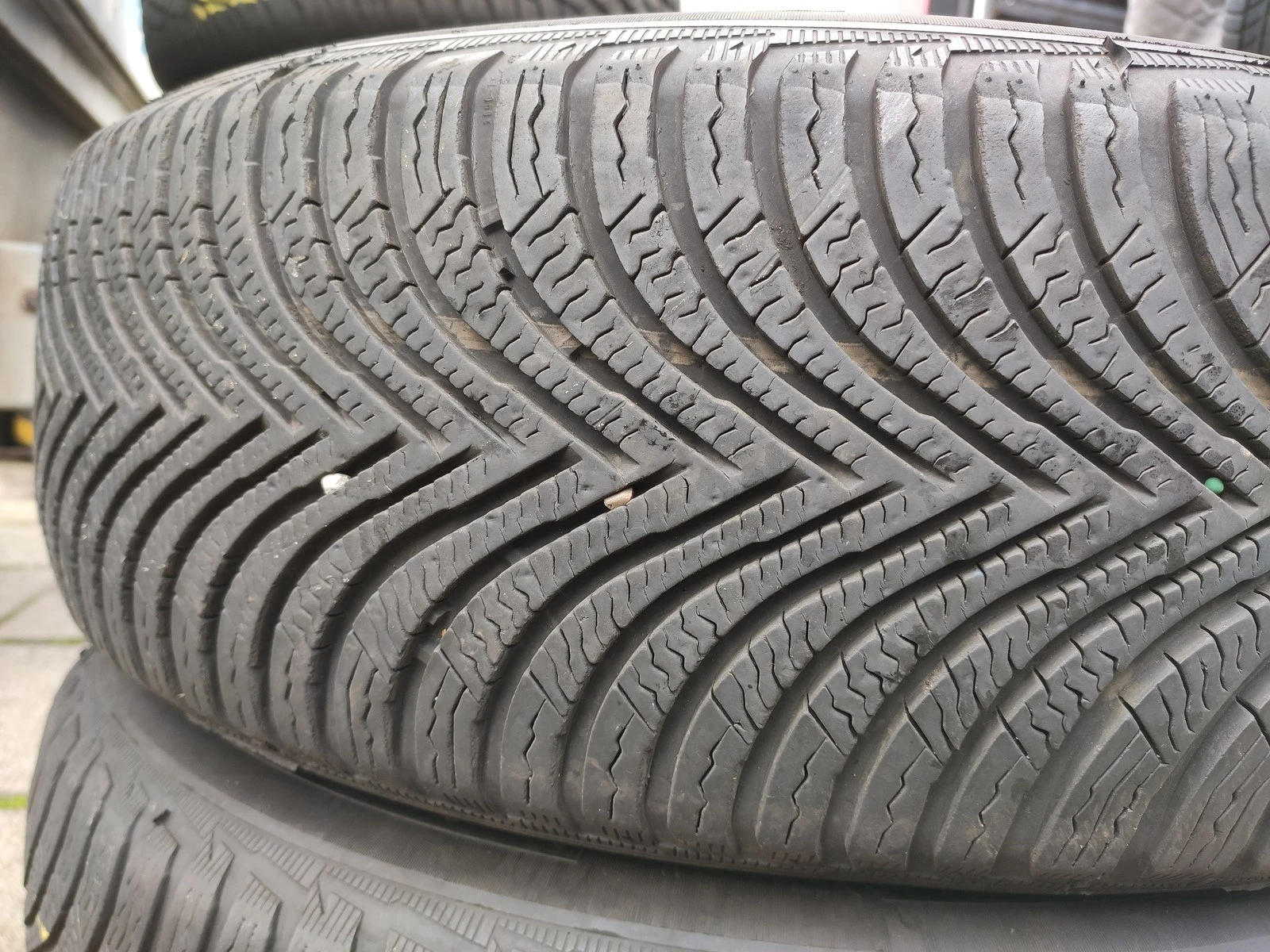 Гуми Зимни 215/65R17