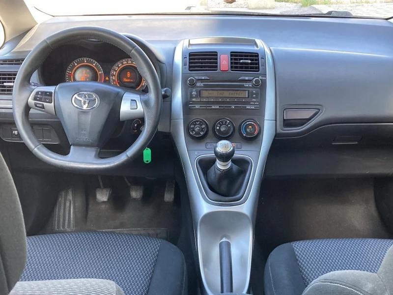 Toyota Auris 1.4 D-4D, снимка 13 - Автомобили и джипове - 47389777