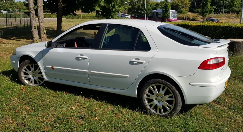 Renault Laguna 2.0-16v, снимка 4 - Автомобили и джипове - 47464782