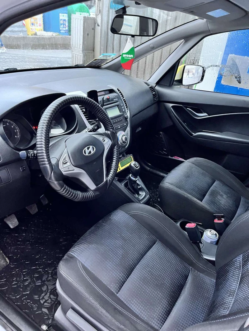 Hyundai Ix20, снимка 13 - Автомобили и джипове - 48049927