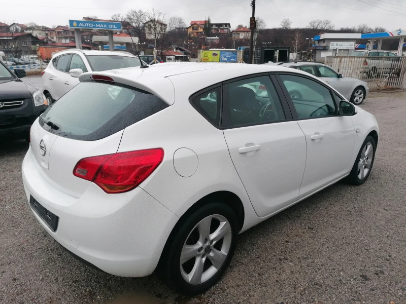 Opel Astra 1.4 i, снимка 5 - Автомобили и джипове - 50829649