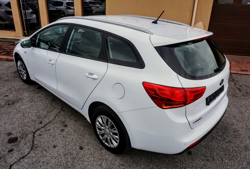 Kia Ceed 1.4i SW, снимка 4 - Автомобили и джипове - 51898187
