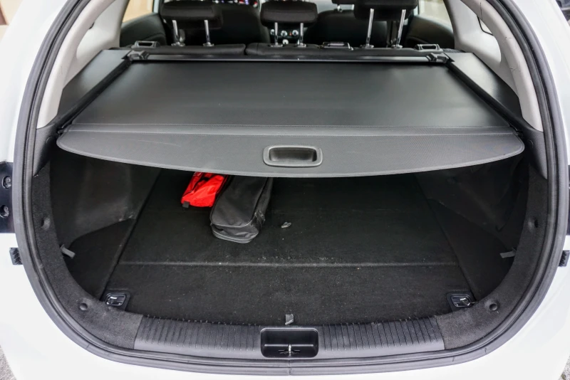 Kia Ceed 1.4i SW, снимка 15 - Автомобили и джипове - 51898187