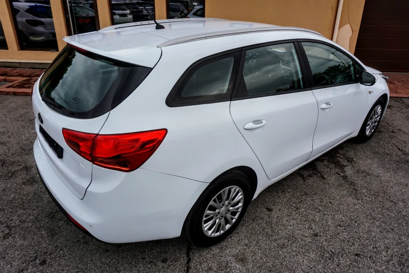 Kia Ceed 1.4i SW, снимка 3 - Автомобили и джипове - 51898187