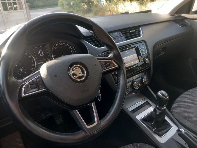 Skoda Octavia, снимка 9 - Автомобили и джипове - 52103443
