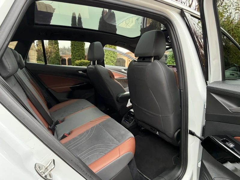 VW ID.4 1st/PRO/21/Pano/Memory/360/HeadUp/Full/108km, снимка 12 - Автомобили и джипове - 52356925