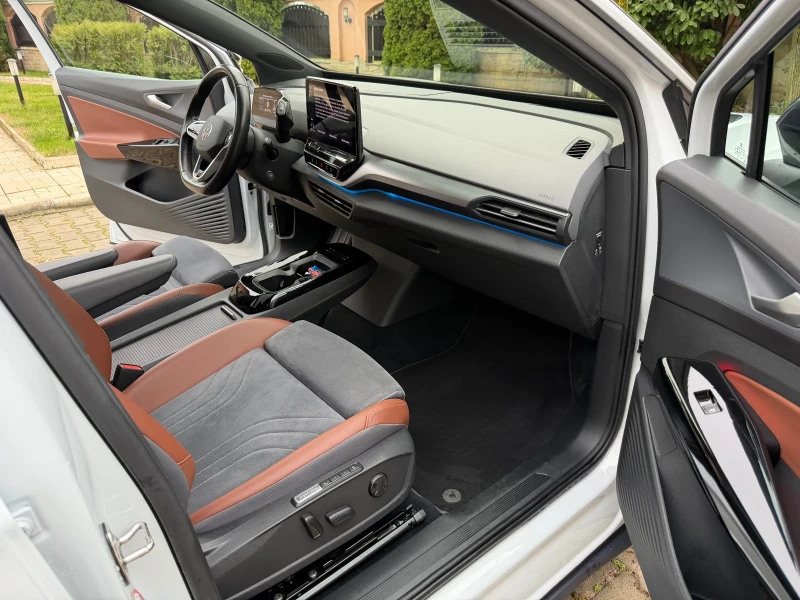 VW ID.4 1st/PRO/21/Pano/Memory/360/HeadUp/Full/108km, снимка 10 - Автомобили и джипове - 52356925