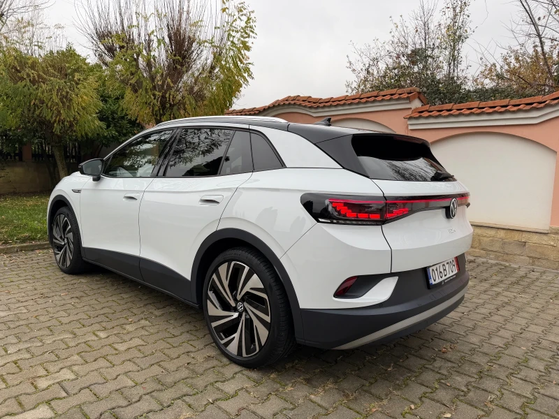 VW ID.4 1st/PRO/21/Pano/Memory/360/HeadUp/Full/108km, снимка 4 - Автомобили и джипове - 52356925
