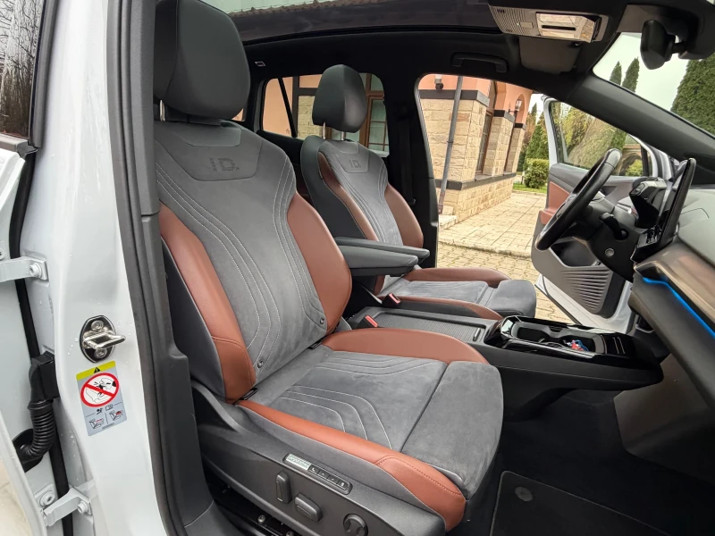 VW ID.4 1st/PRO/21/Pano/Memory/360/HeadUp/Full/108km, снимка 11 - Автомобили и джипове - 52356925