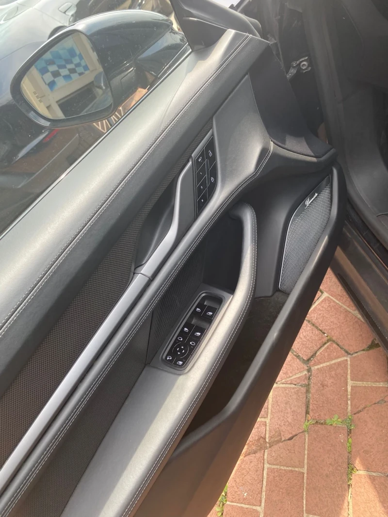 Porsche Taycan Turbo S, снимка 6 - Автомобили и джипове - 52887936