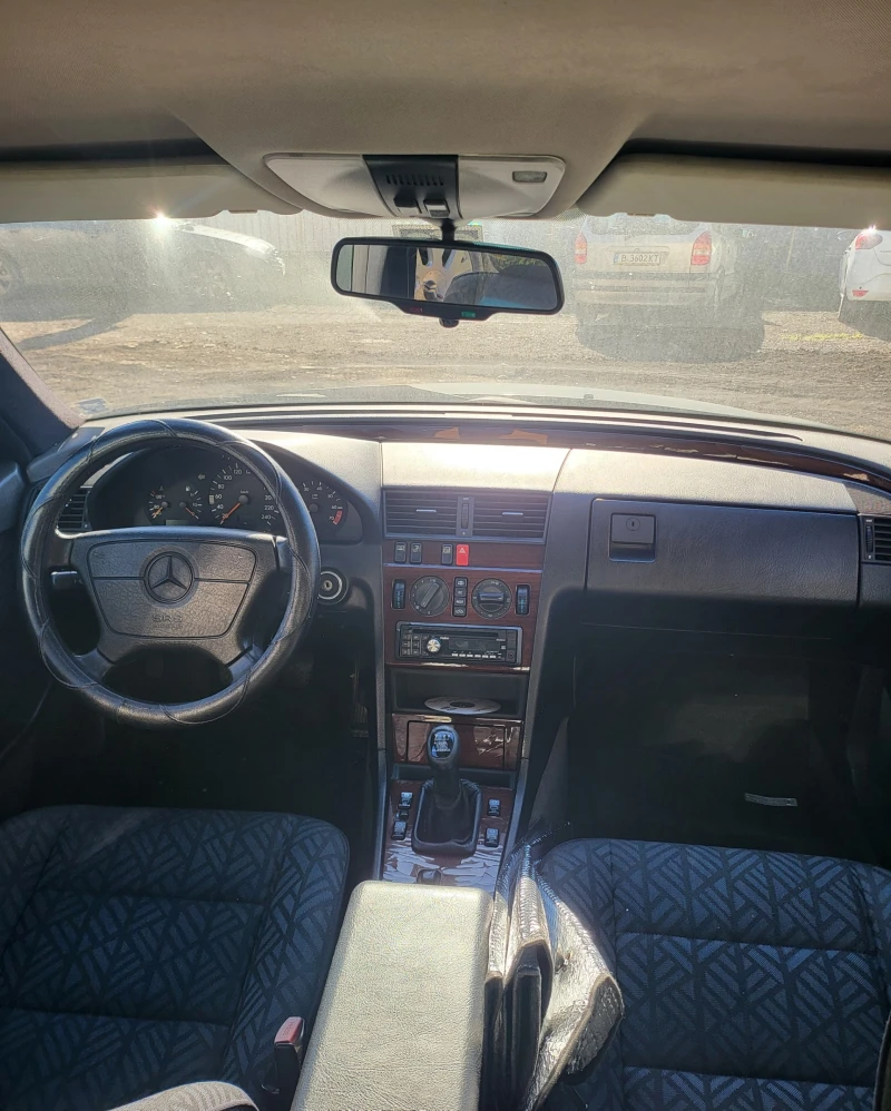 Mercedes-Benz C 180, снимка 13 - Автомобили и джипове - 53064571