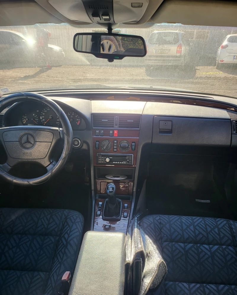 Mercedes-Benz C 180, снимка 14 - Автомобили и джипове - 53064571