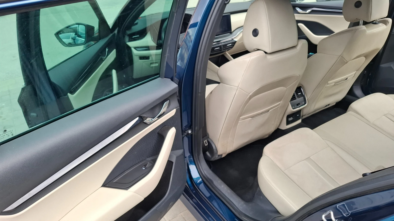 Skoda Octavia 2.0 TDI Premium, снимка 5 - Автомобили и джипове - 47712226