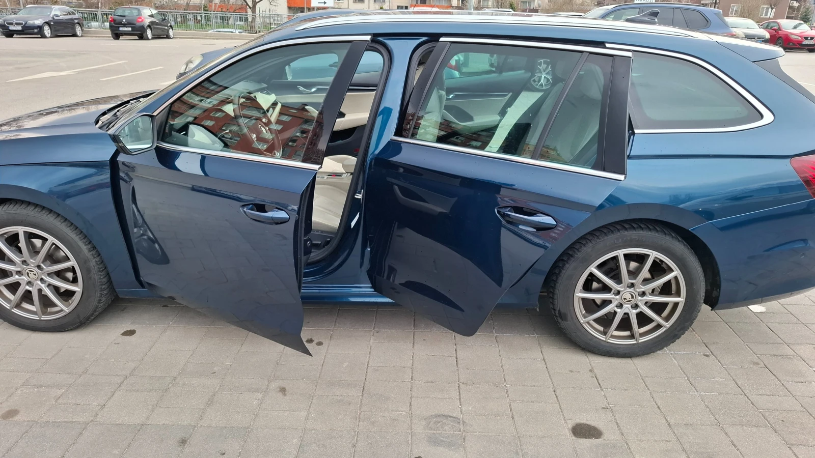 Skoda Octavia 2.0 TDI Premium, снимка 3 - Автомобили и джипове - 47712226