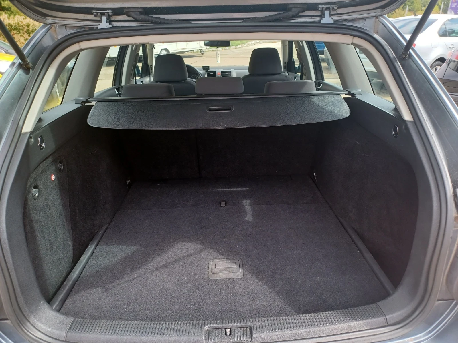 VW Golf 1.9TDi Bluemotion  | Mobile.bg — изображение 12