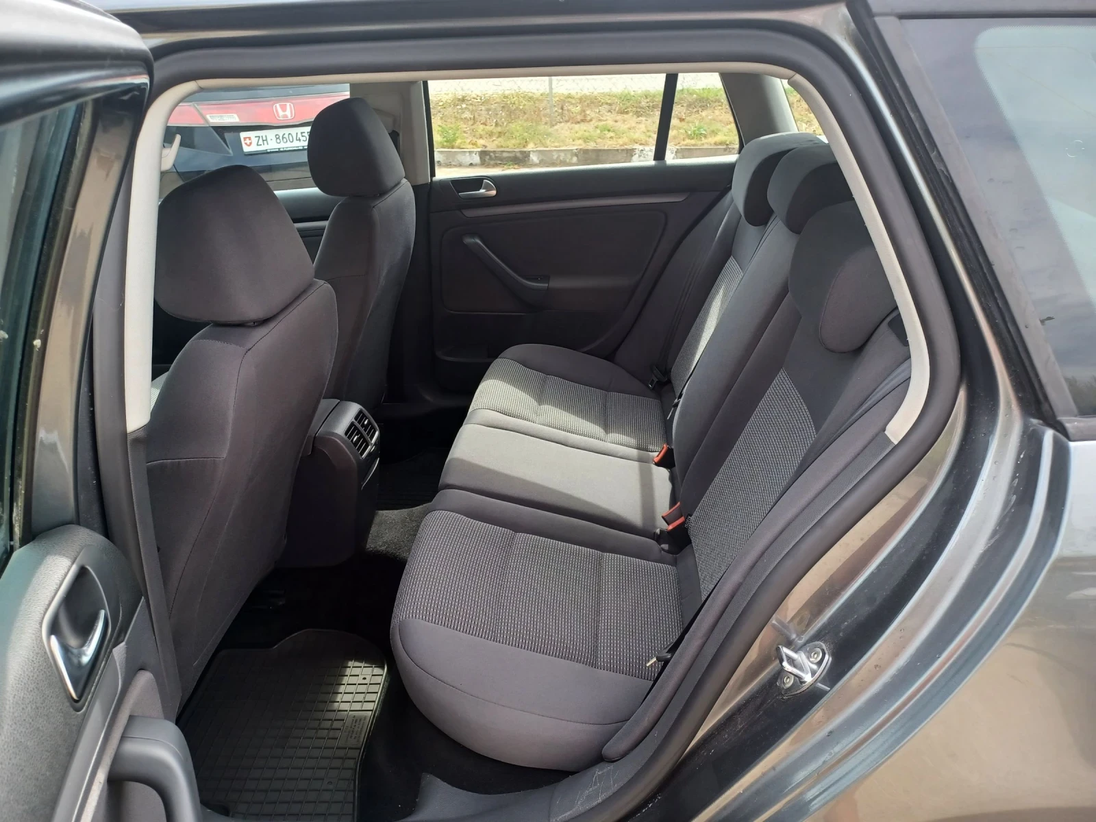 VW Golf 1.9TDi Bluemotion  | Mobile.bg — изображение 11