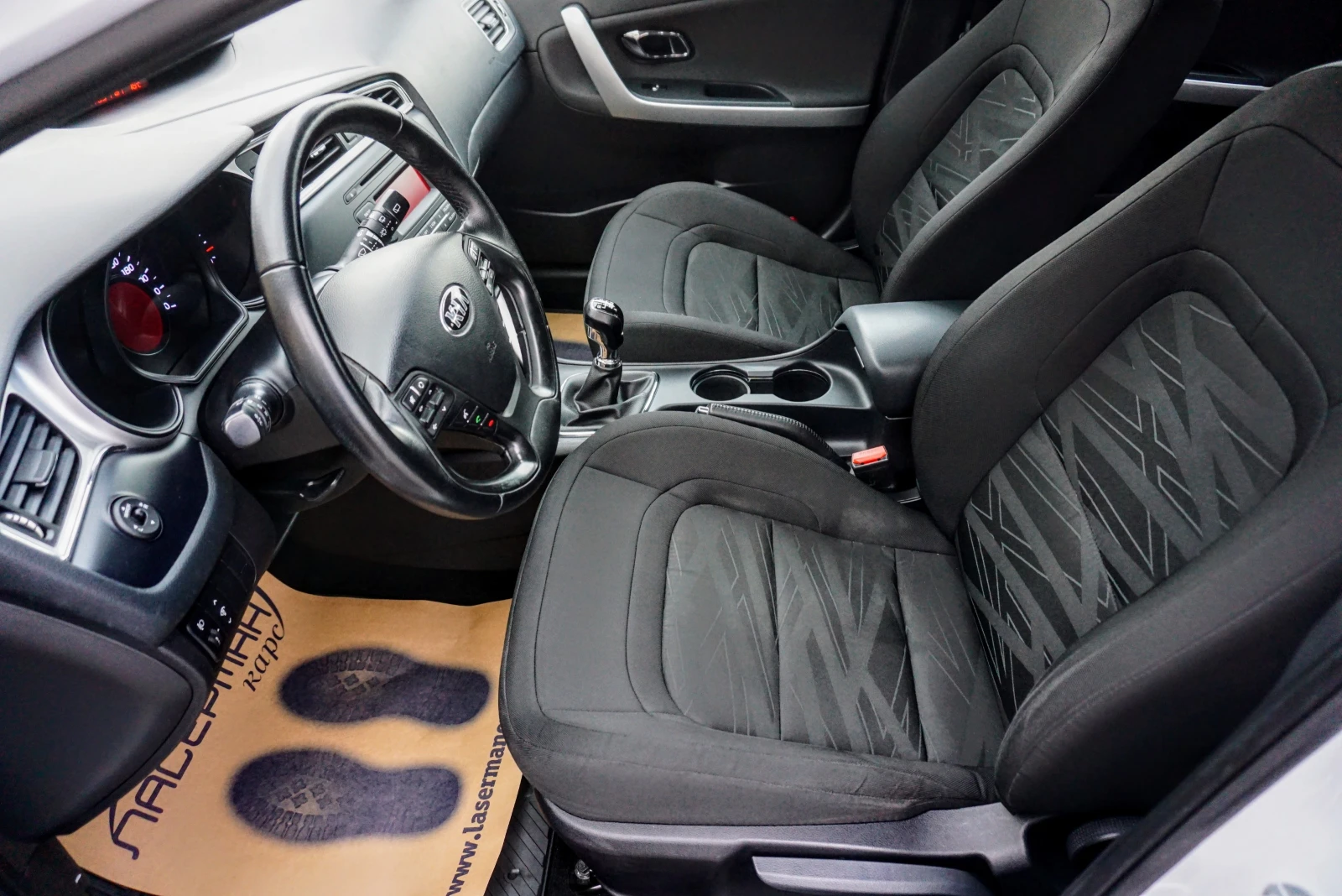 Kia Ceed 1.4i SW - изображение 6
