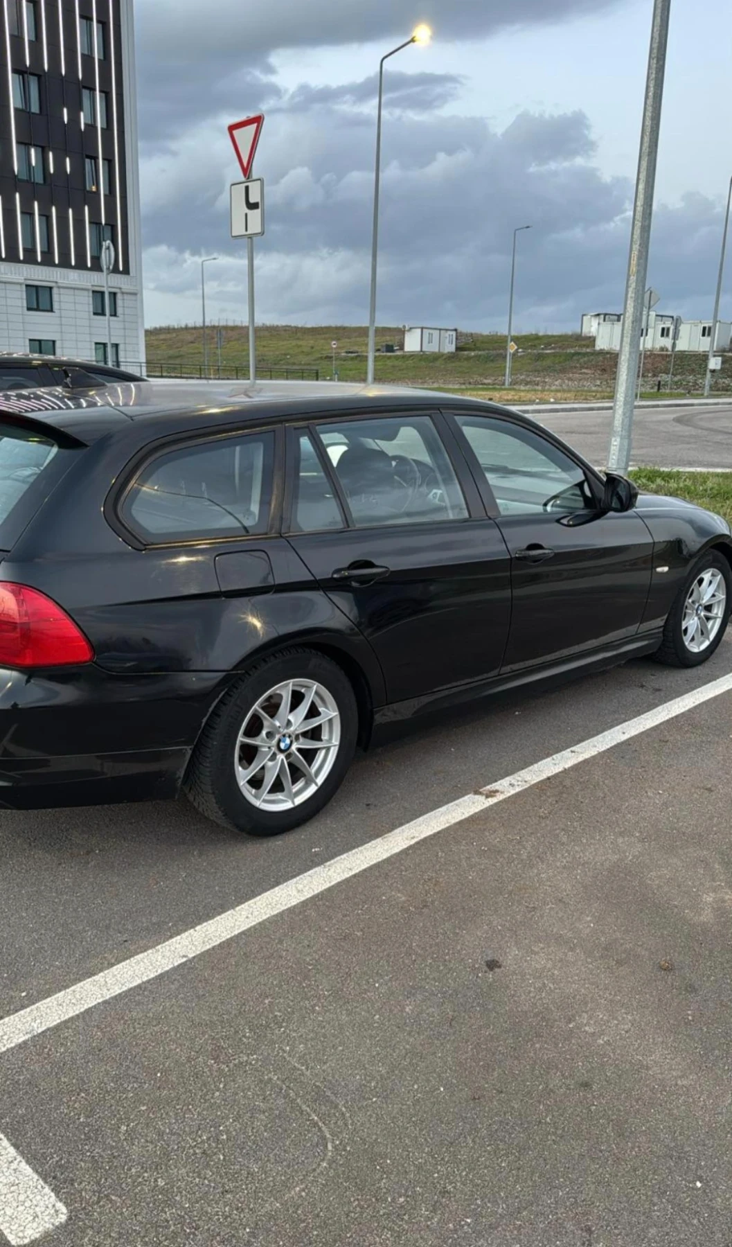 BMW 320 FACELIFT - изображение 2