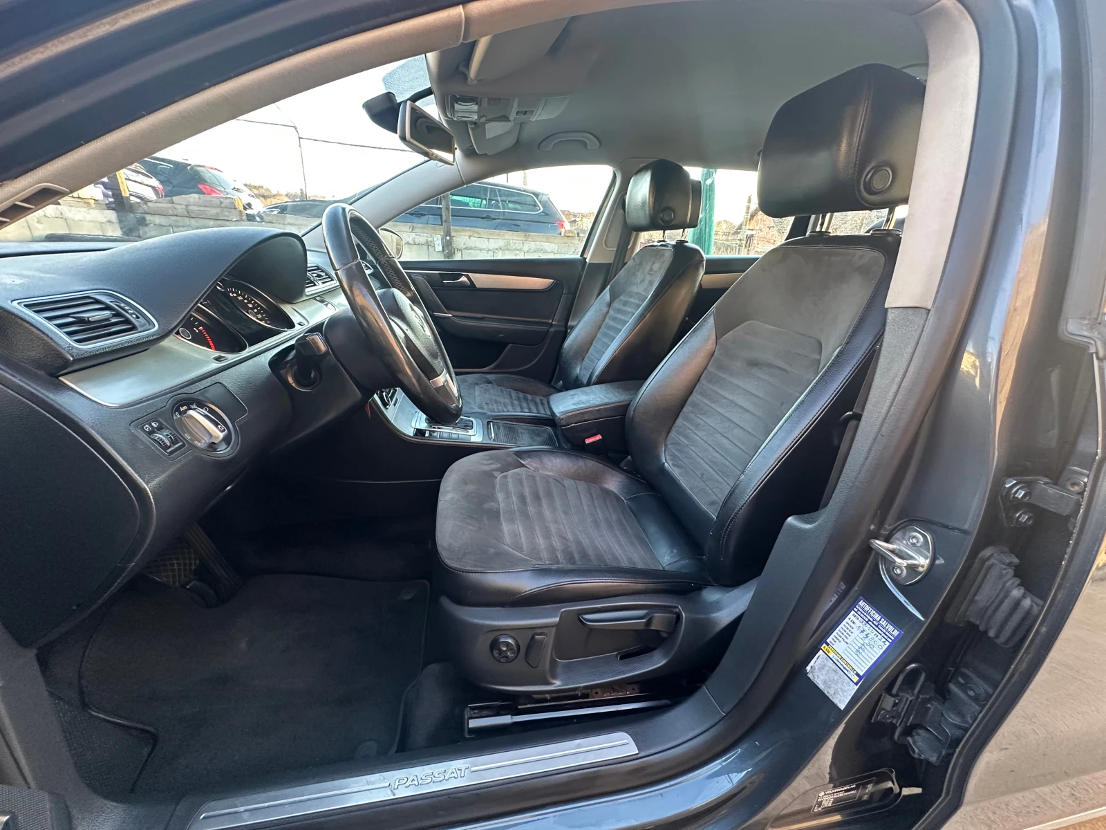 VW Passat 2.0 TDI Highline Автоматик Нави, снимка 14 - Автомобили и джипове - 53816899