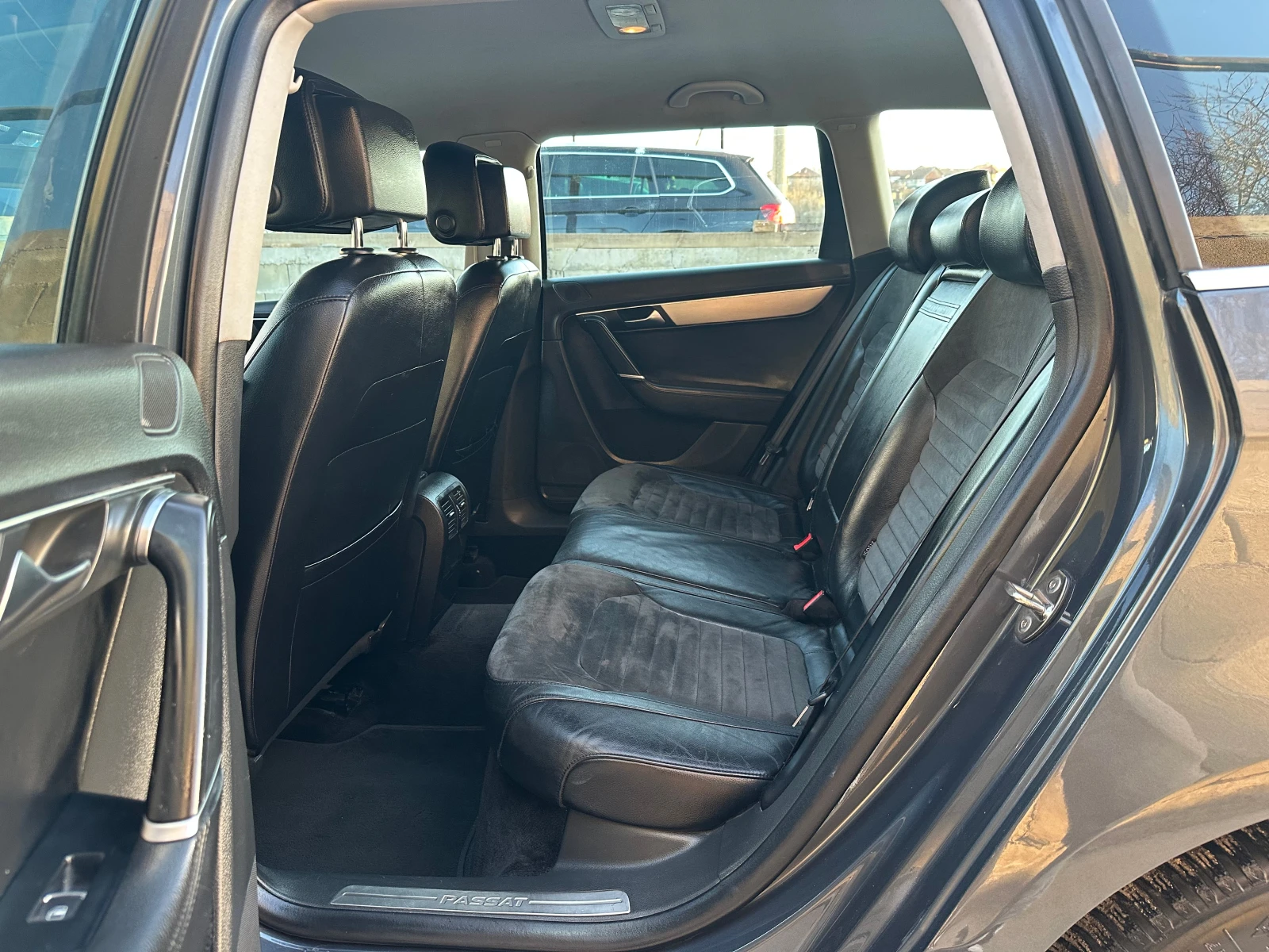 VW Passat 2.0 TDI Highline Автоматик Нави, снимка 16 - Автомобили и джипове - 53816899