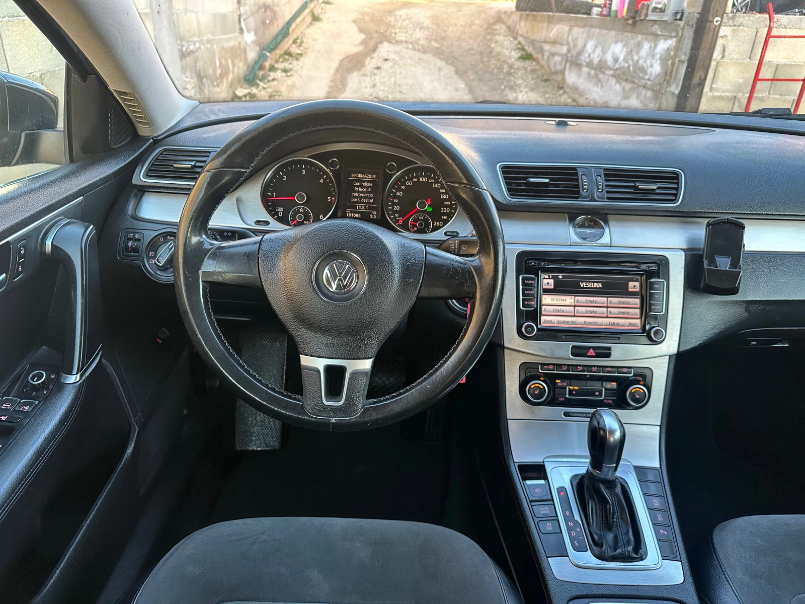 VW Passat 2.0 TDI Highline Автоматик Нави, снимка 11 - Автомобили и джипове - 53816899