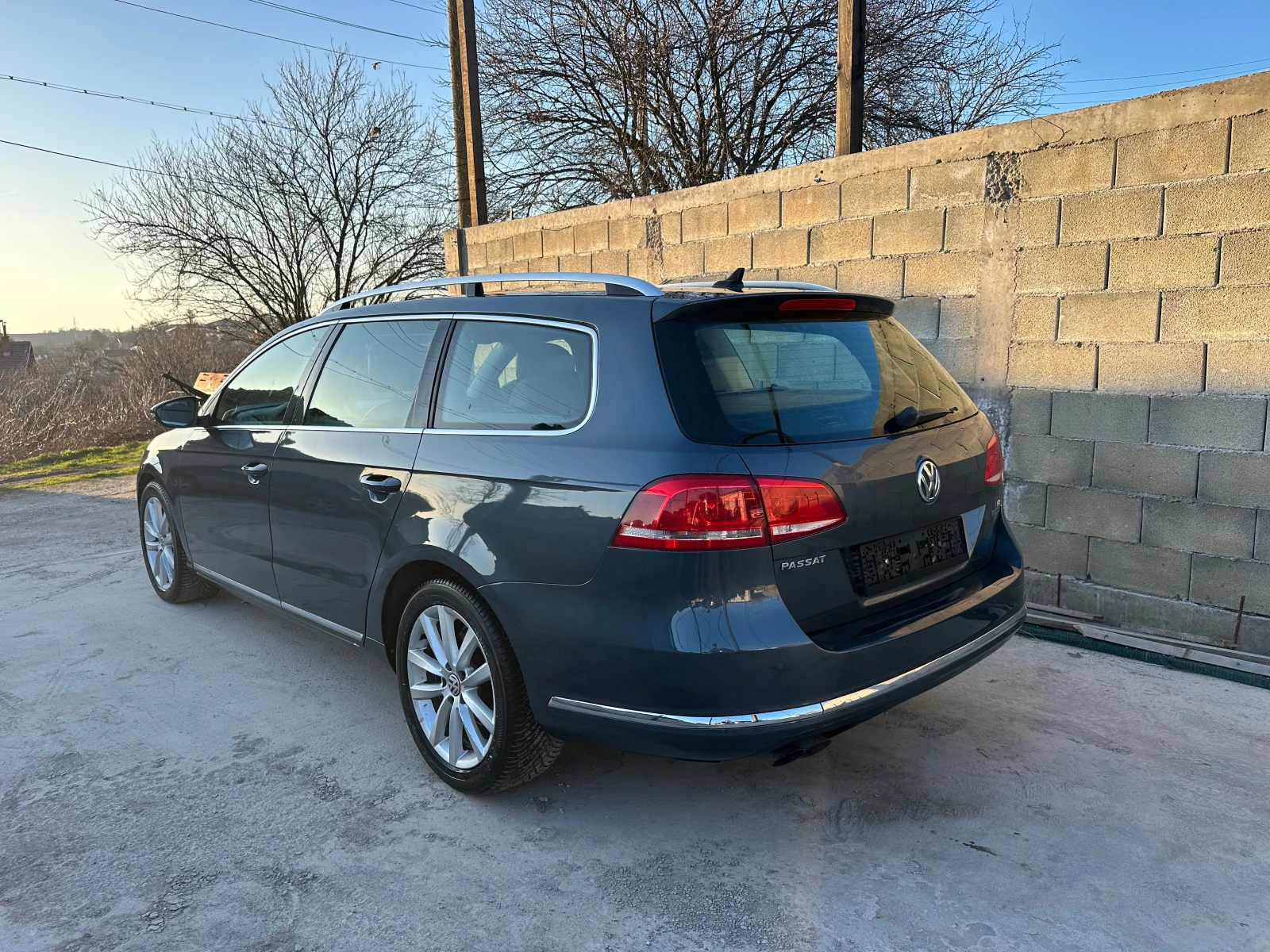 VW Passat 2.0 TDI Highline Автоматик Нави, снимка 3 - Автомобили и джипове - 53816899