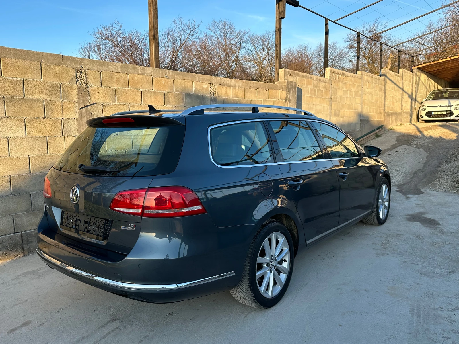 VW Passat 2.0 TDI Highline Автоматик Нави, снимка 5 - Автомобили и джипове - 53816899