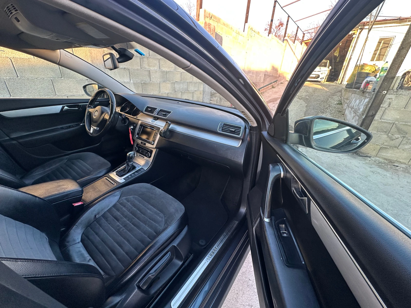 VW Passat 2.0 TDI Highline Автоматик Нави, снимка 10 - Автомобили и джипове - 53816899