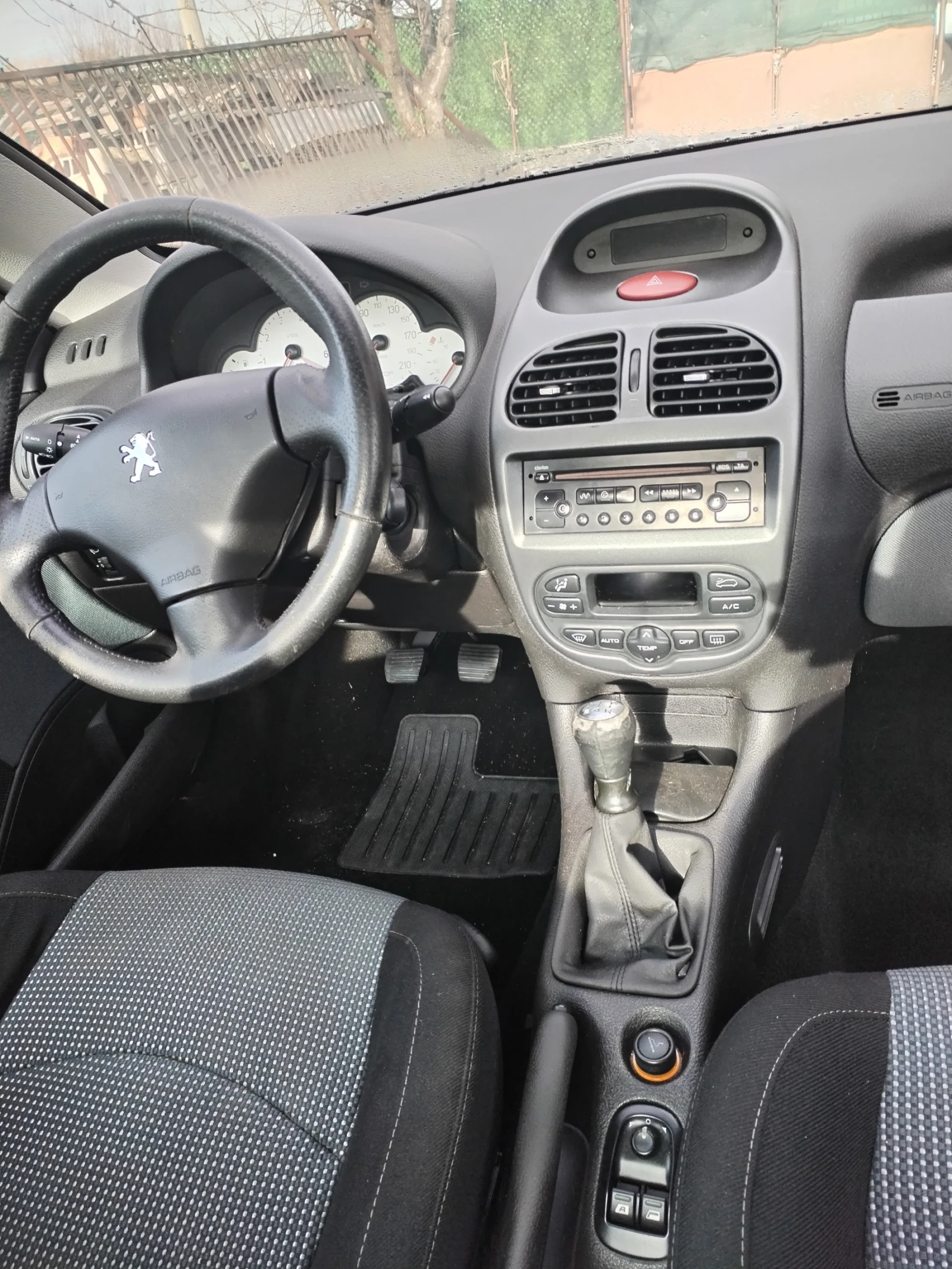 Peugeot 206 1.6 бензин, снимка 14 - Автомобили и джипове - 53819132