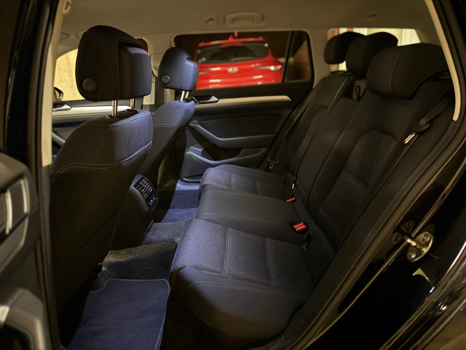 VW Passat 2.0 TDI НОВ ВНОС БЕЛГИЯ 2019 автомат , снимка 17 - Автомобили и джипове - 53954468