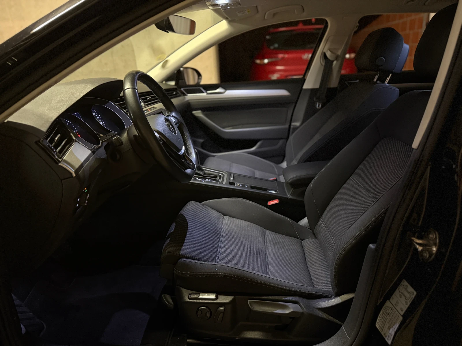 VW Passat 2.0 TDI НОВ ВНОС БЕЛГИЯ 2019 автомат , снимка 2 - Автомобили и джипове - 53954468