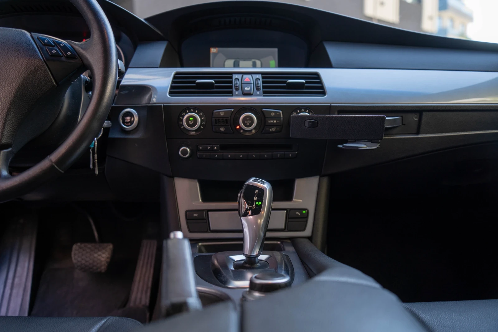BMW 530 3.0 235 (LCI) РЕГИСТРИРАНА, снимка 15 - Автомобили и джипове - 54445303