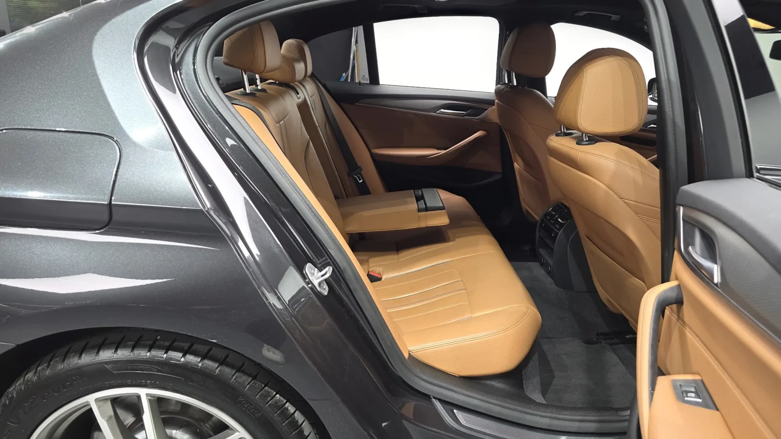 BMW 530 Xi M PACK| DISTRONIC| HUD| B48| , снимка 12 - Автомобили и джипове - 54943651