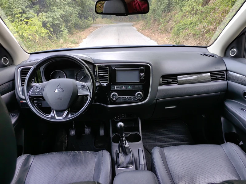 Mitsubishi Outlander 2.2D 4WD* Сервизна история* Един собств.* 7-местен, снимка 8 - Автомобили и джипове - 51483981