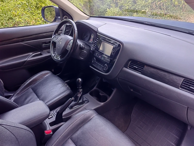 Mitsubishi Outlander 2.2D 4WD* Сервизна история* Един собств.* 7-местен, снимка 7 - Автомобили и джипове - 51483981