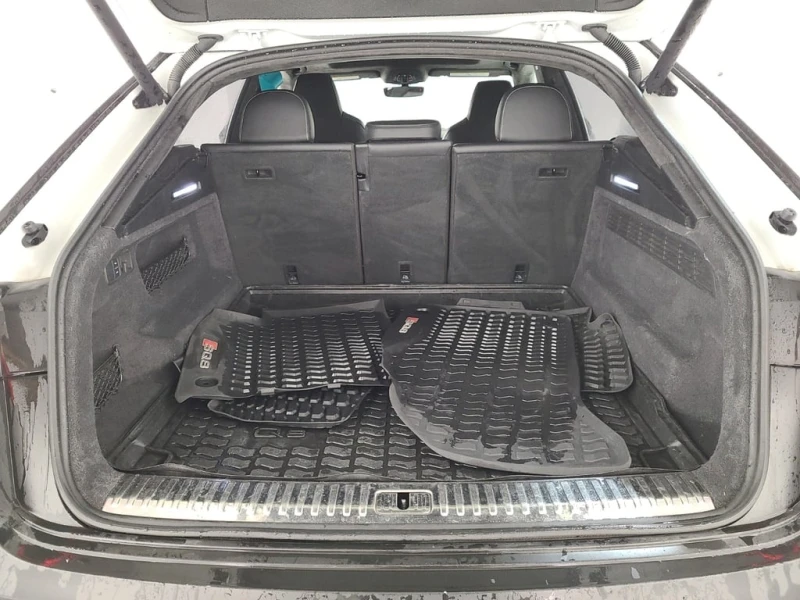 Audi SQ8 2020 QUATTRO * БЕЗ ПЪРВОНАЧАЛНА* , снимка 15 - Автомобили и джипове - 52728506