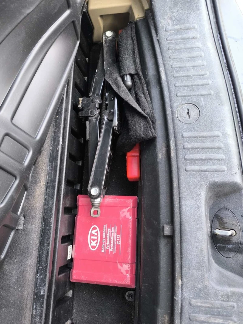 Kia Sorento, снимка 9 - Автомобили и джипове - 53596679