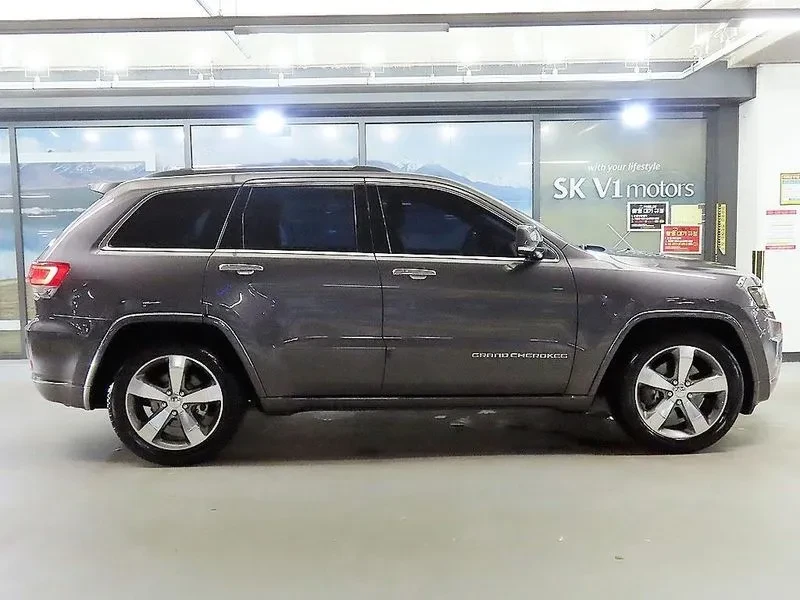 Jeep Cherokee 3.0 Diesel Overland Wk2, снимка 3 - Автомобили и джипове - 56112254