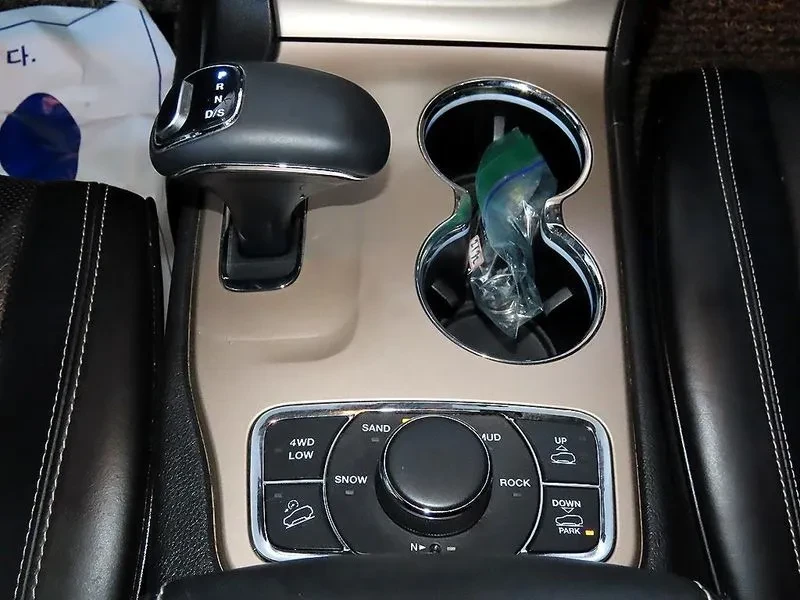 Jeep Cherokee 3.0 Diesel Overland Wk2, снимка 12 - Автомобили и джипове - 56112254