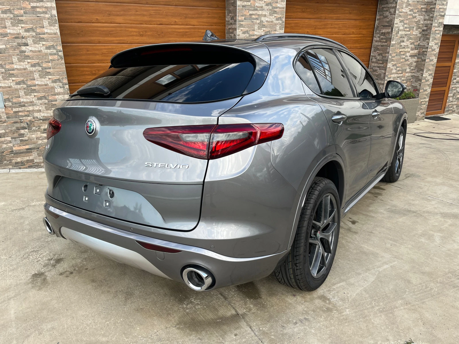 Alfa Romeo Stelvio Ti Sport - изображение 4