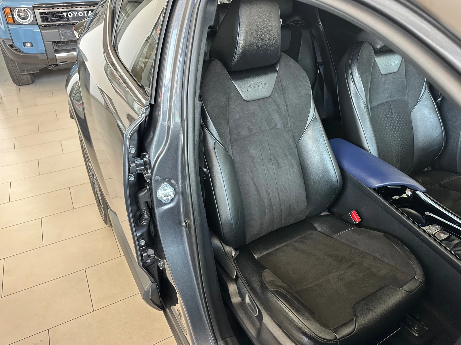 Toyota C-HR 2.0* GrSport - изображение 8