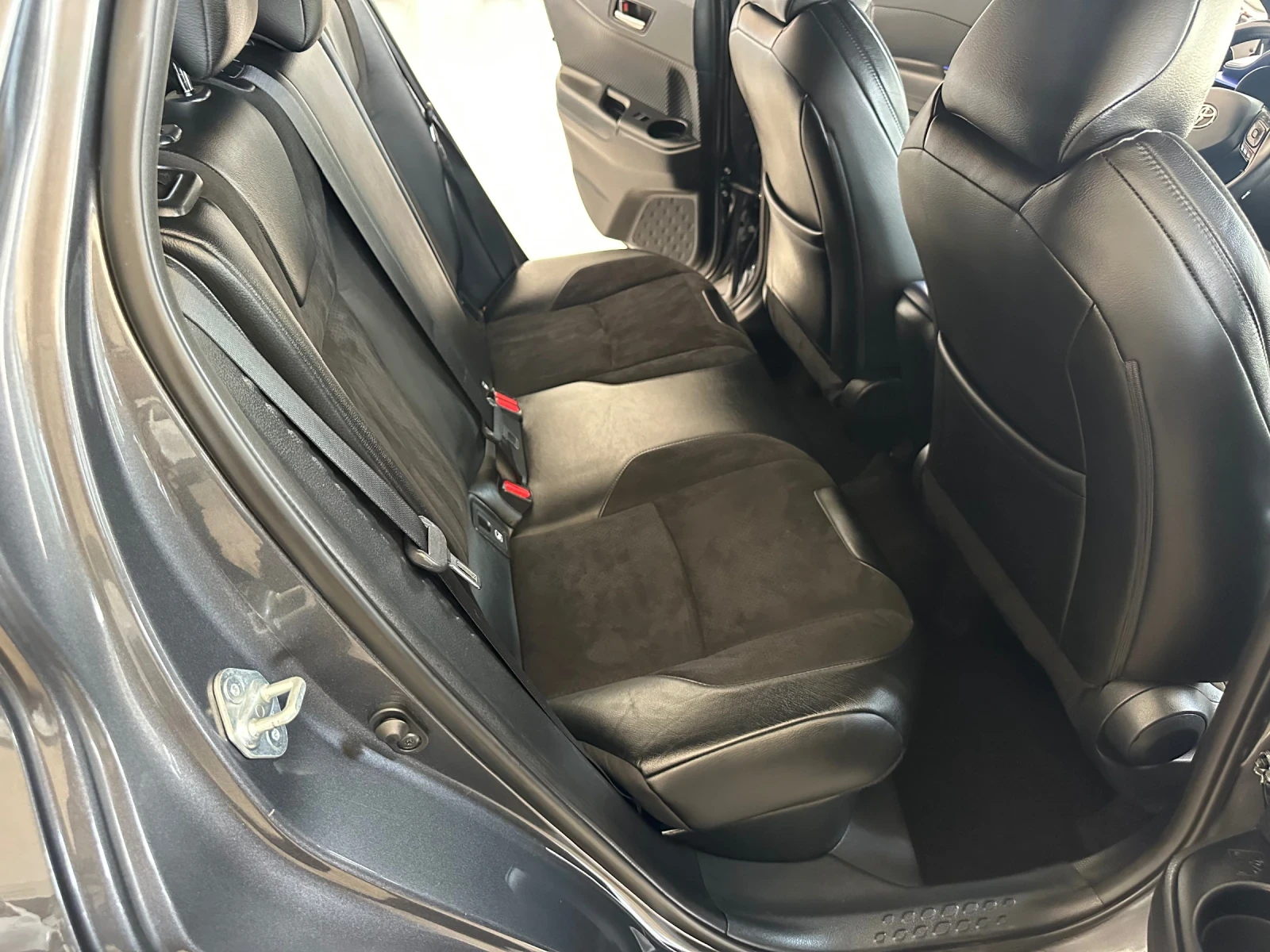 Toyota C-HR 2.0* GrSport - изображение 10