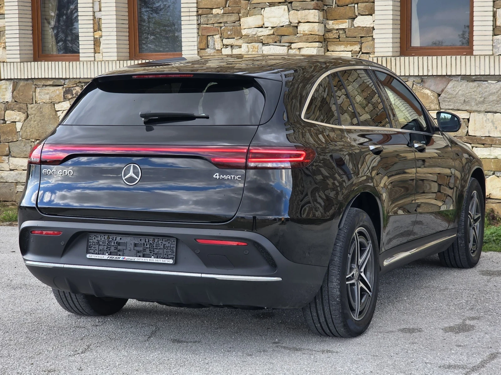 Mercedes-Benz EQC 400 4-MATIC / AMG-LINE / KEYLESS / AMBIENT - изображение 4