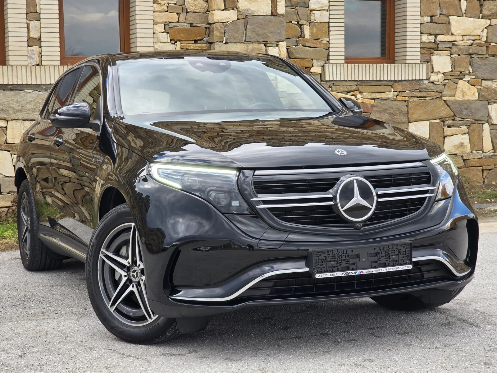 Mercedes-Benz EQC 400 4-MATIC / AMG-LINE / KEYLESS / AMBIENT - изображение 2
