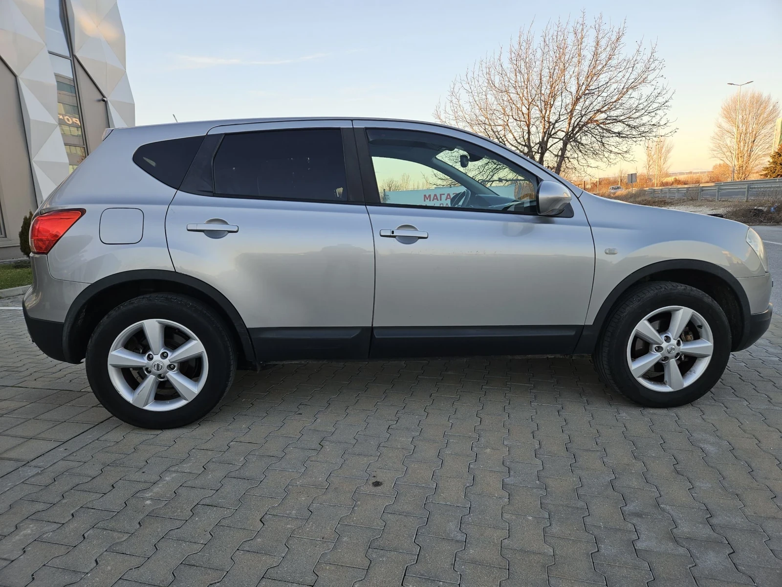 Nissan Qashqai 2.0i 4x4 SWISS EDITION , снимка 6 - Автомобили и джипове - 53782067